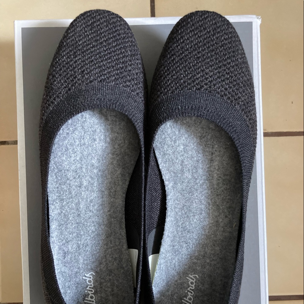 NWOT Allbirds Women's Tree Breezers charcoal gray flats. Very narrow fit.